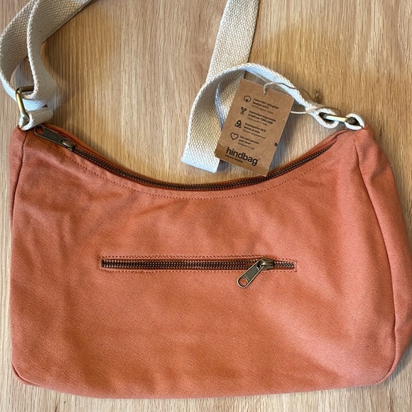 NWT XL baguette canvas handbag with adjustable strap and zip enclosure. - Picture 2 of 2